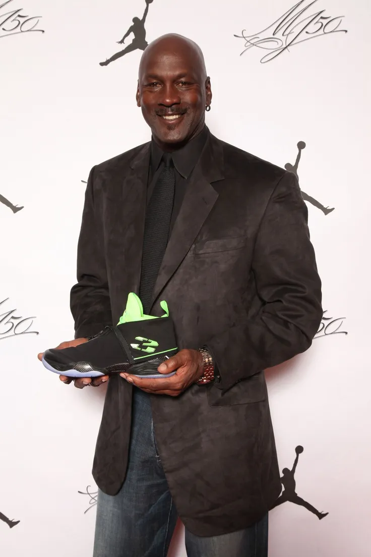 Michael Jordan Surprises Patrick Mahomes with Limited Edition Sneakers ...