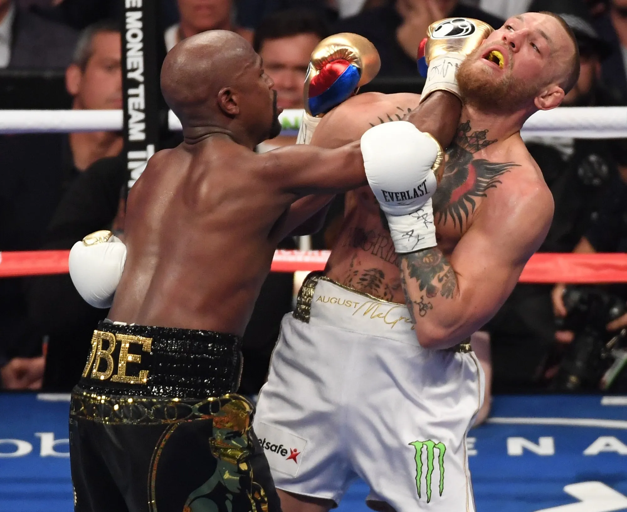 Le Journal des Sports : Mayweather remporte "le combat du siècle" face à  McGregor