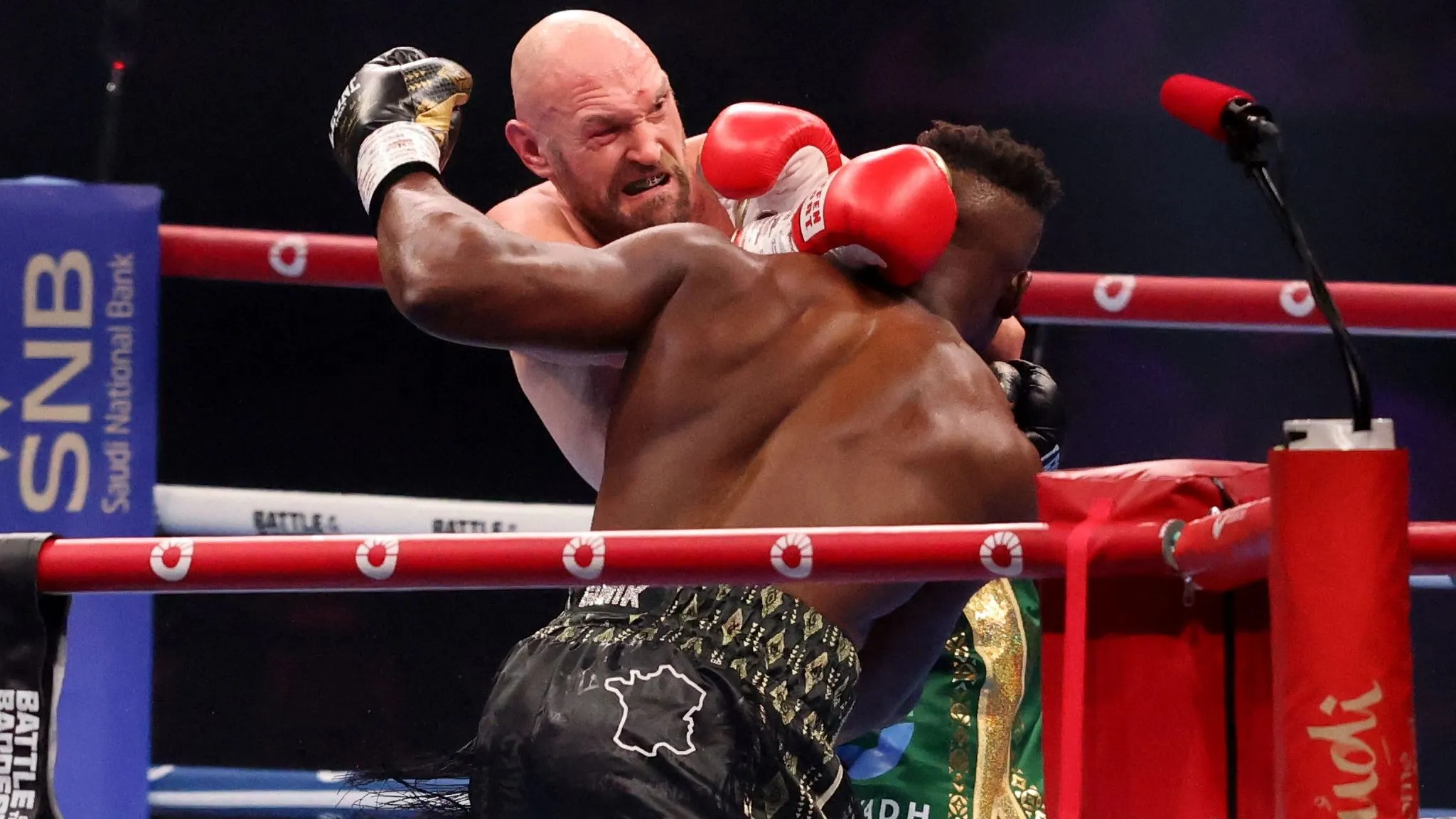 Heavyweight champion Tyson Fury defeats MMA star Francis Ngannou by split  decision | World News | Sky News