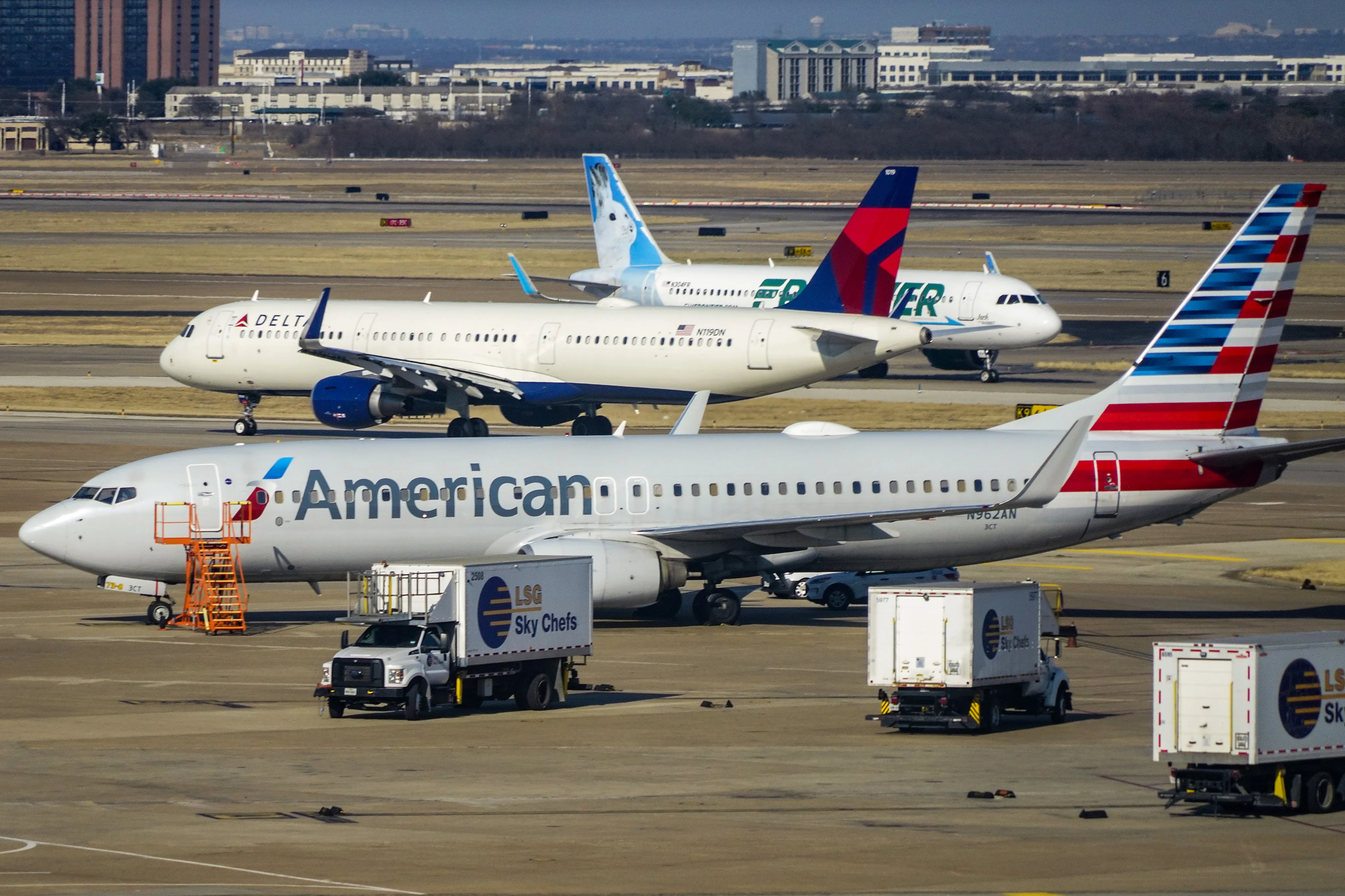 What we know about the Boeing 737-800 and the U.S. airlines that fly the  planes